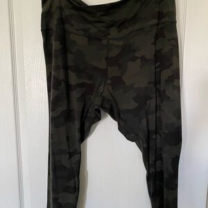 Lululemon Align high rise crop 21” size 20 olive camo